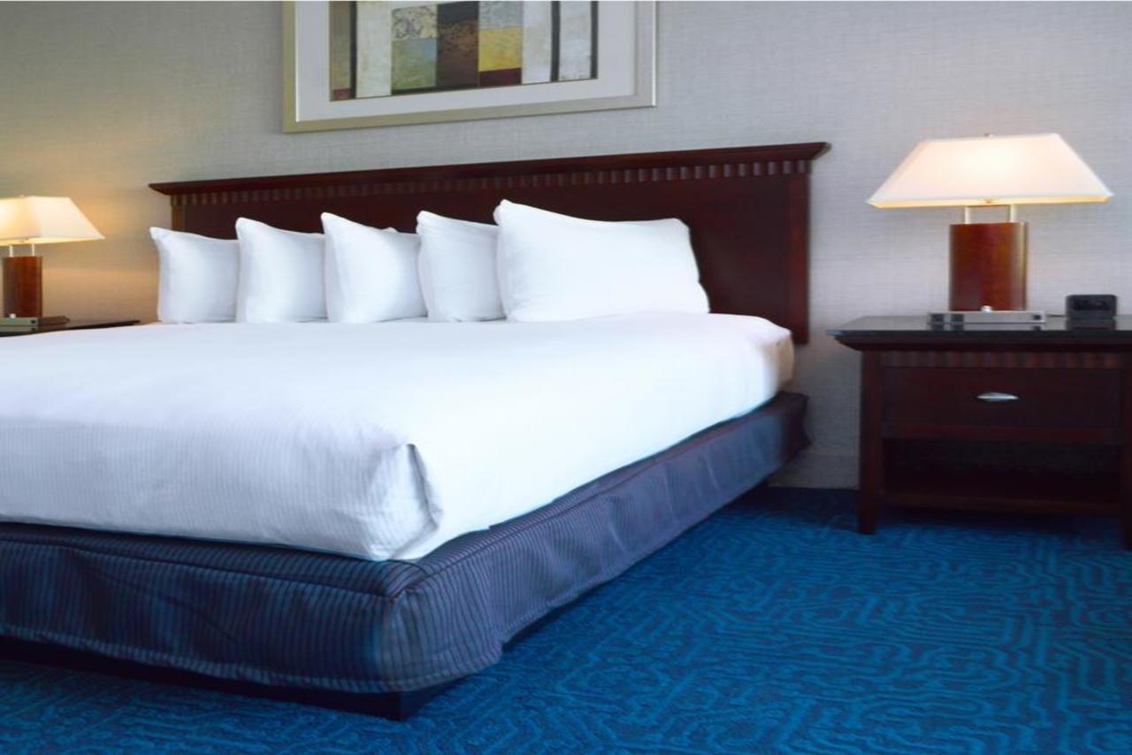Doubletree By Hilton Newark-Fremont Hotel Екстериор снимка