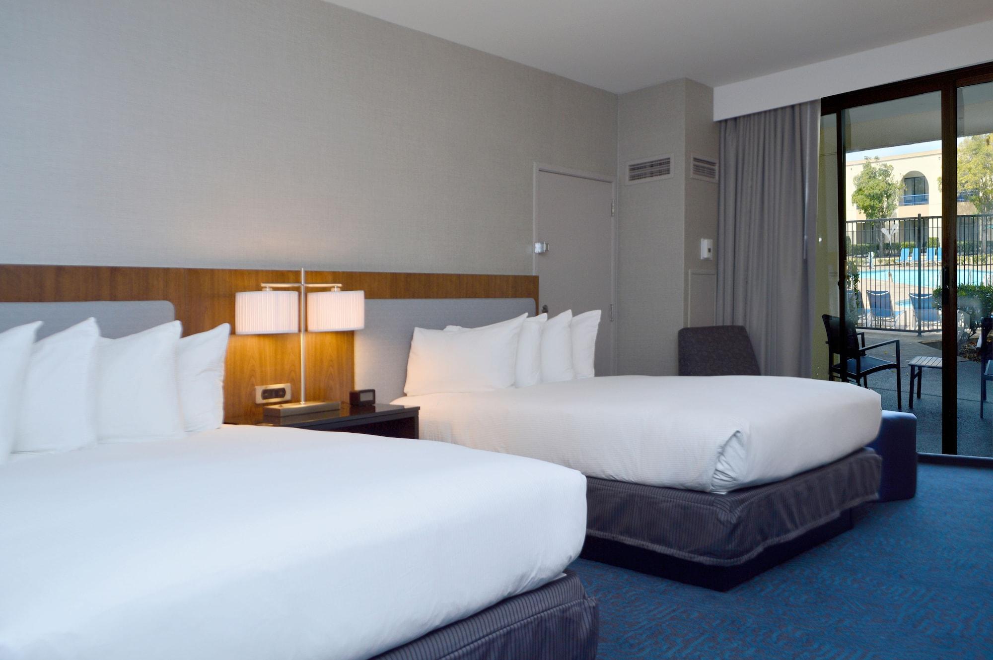 Doubletree By Hilton Newark-Fremont Hotel Екстериор снимка