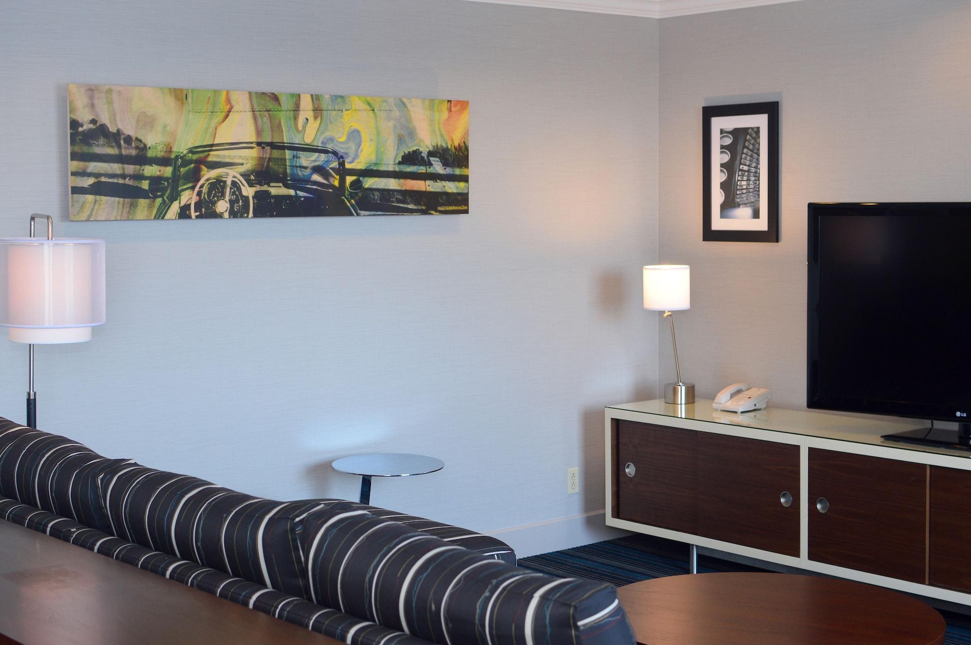 Doubletree By Hilton Newark-Fremont Hotel Екстериор снимка