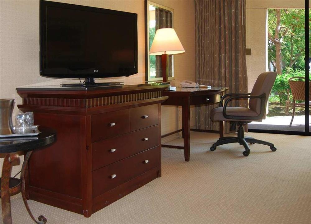 Doubletree By Hilton Newark-Fremont Hotel Стая снимка