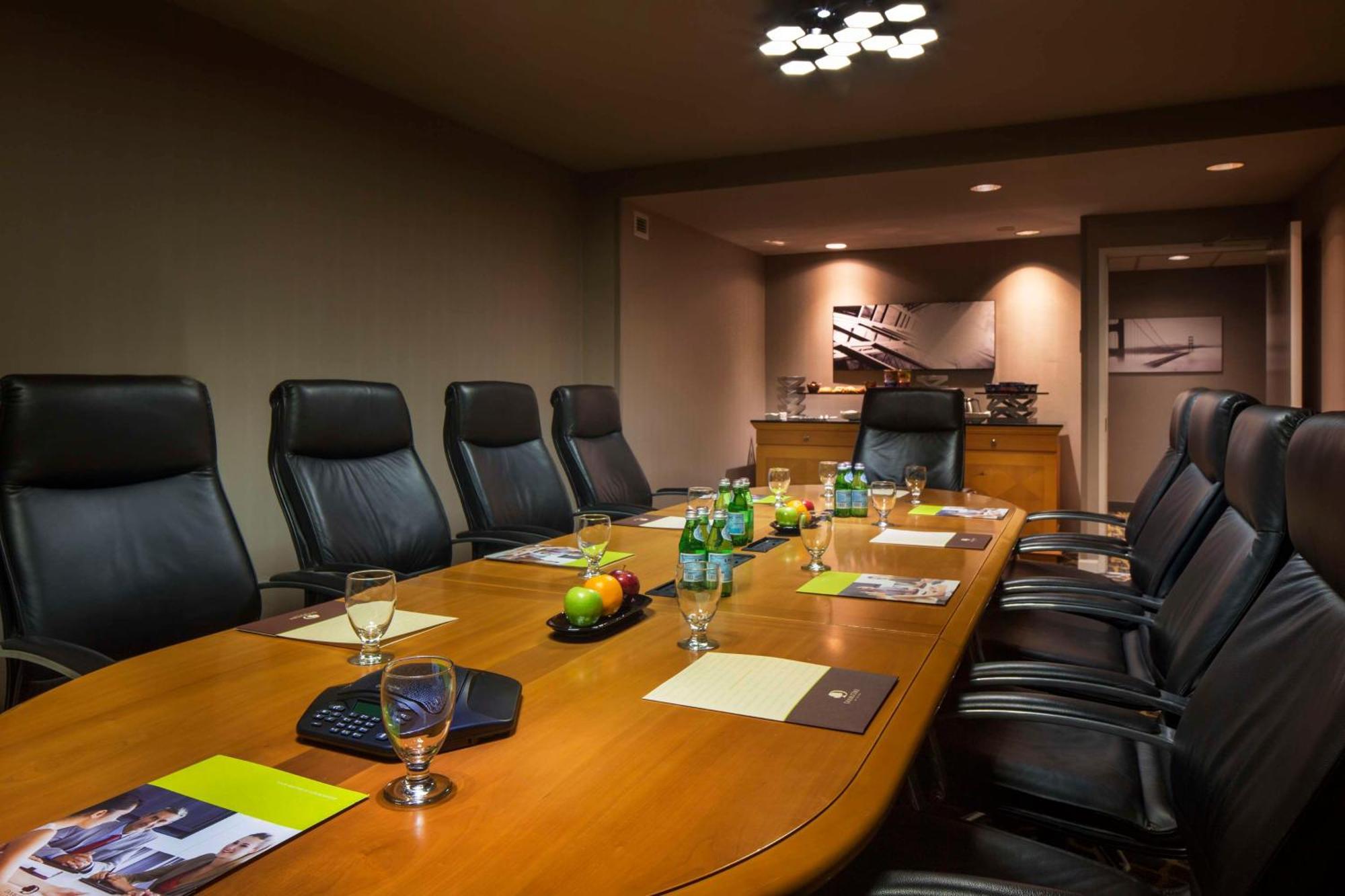 Doubletree By Hilton Newark-Fremont Hotel Екстериор снимка