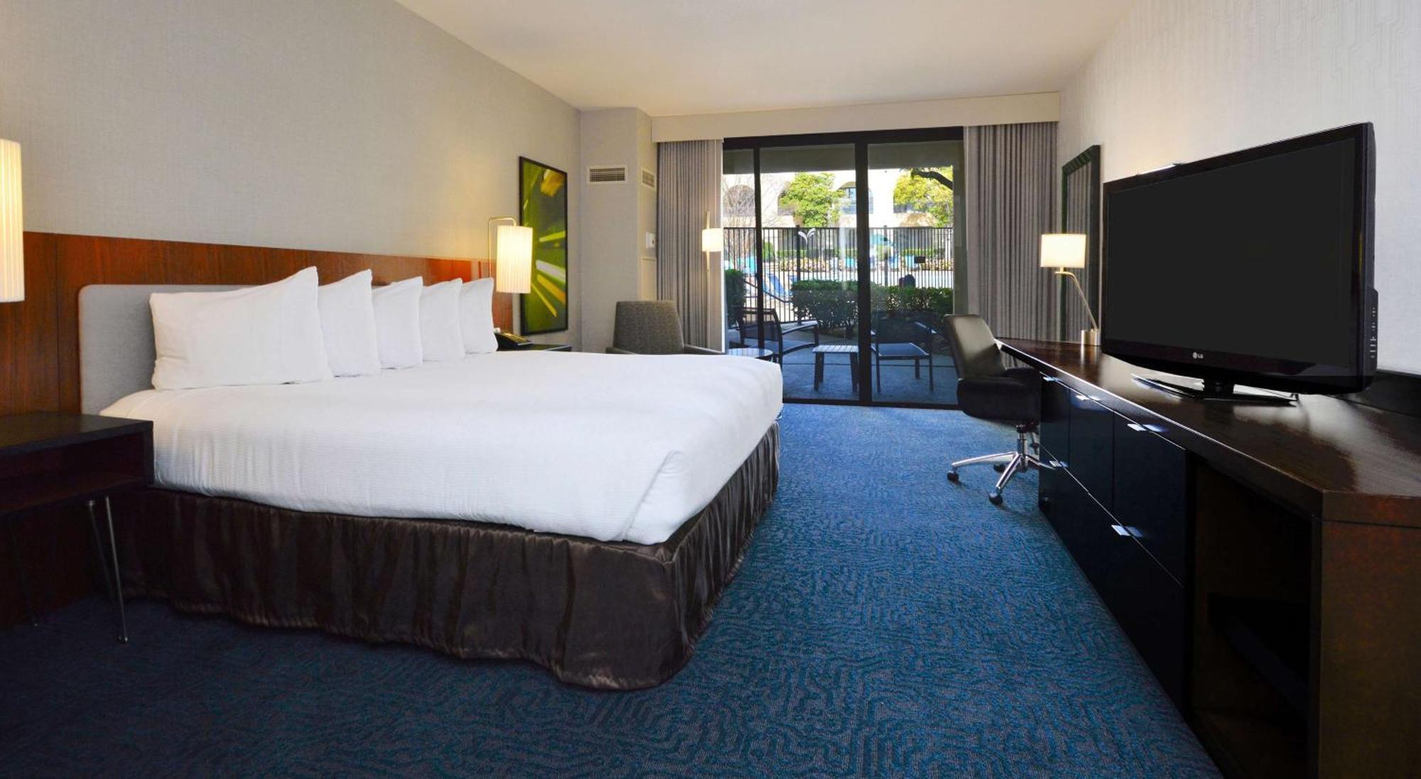 Doubletree By Hilton Newark-Fremont Hotel Екстериор снимка