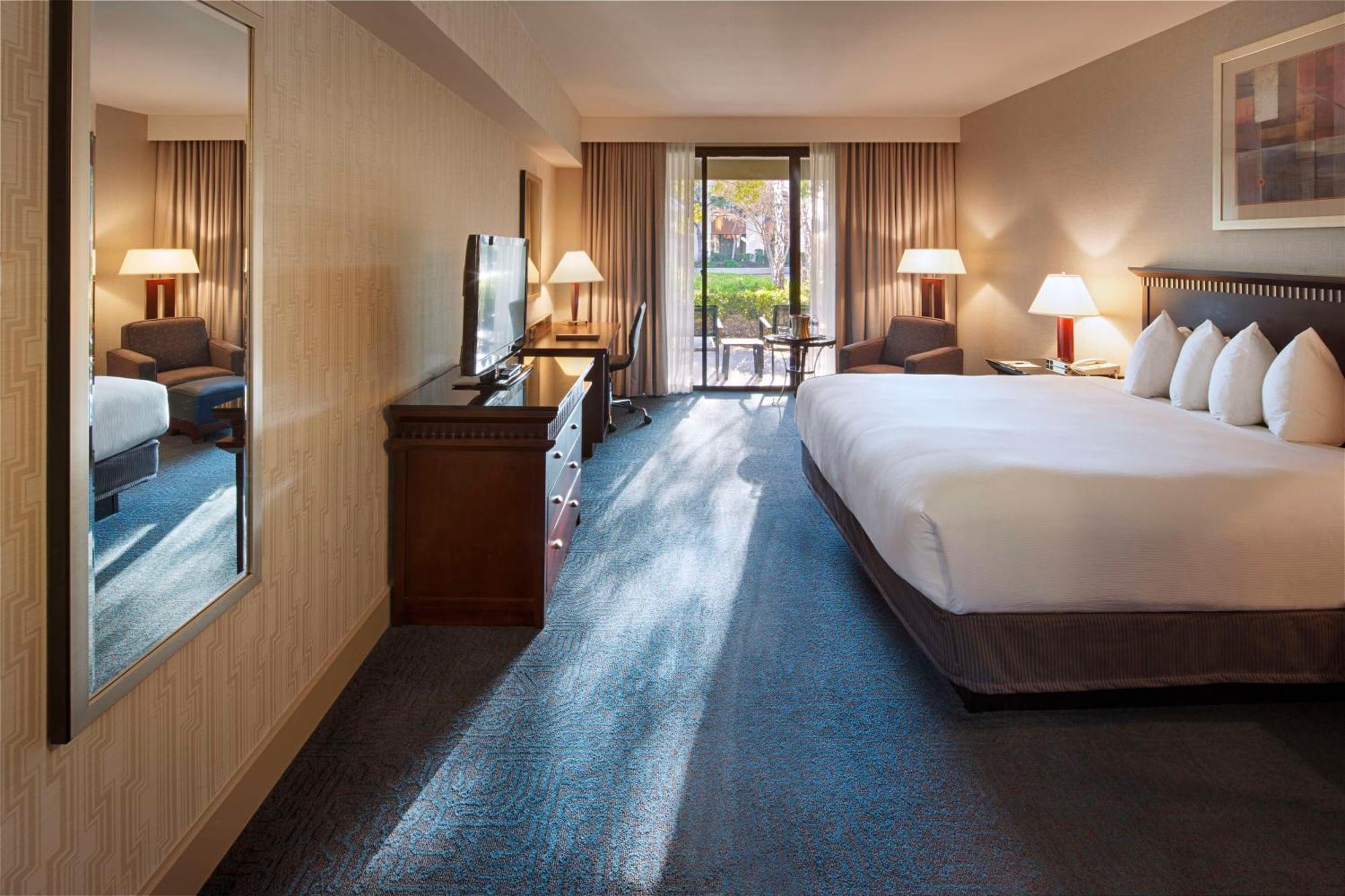 Doubletree By Hilton Newark-Fremont Hotel Екстериор снимка