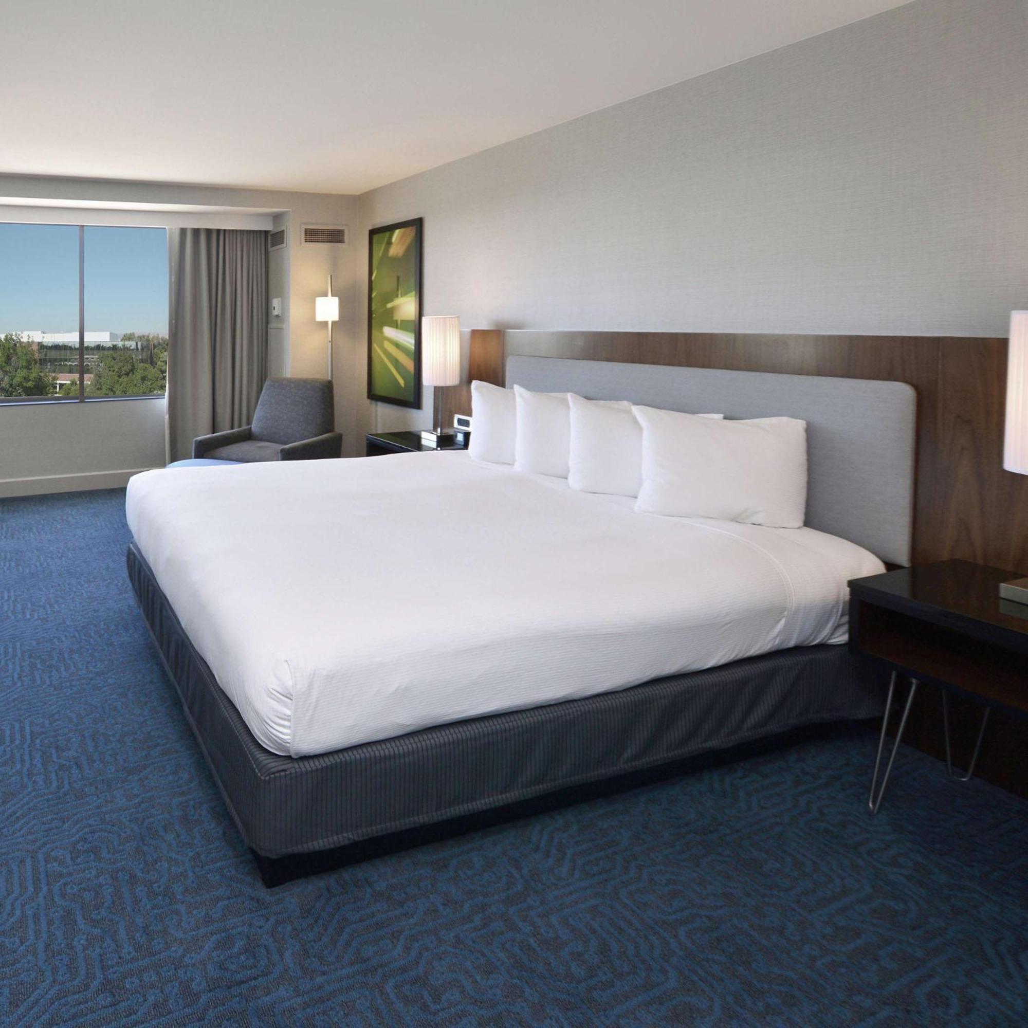 Doubletree By Hilton Newark-Fremont Hotel Екстериор снимка