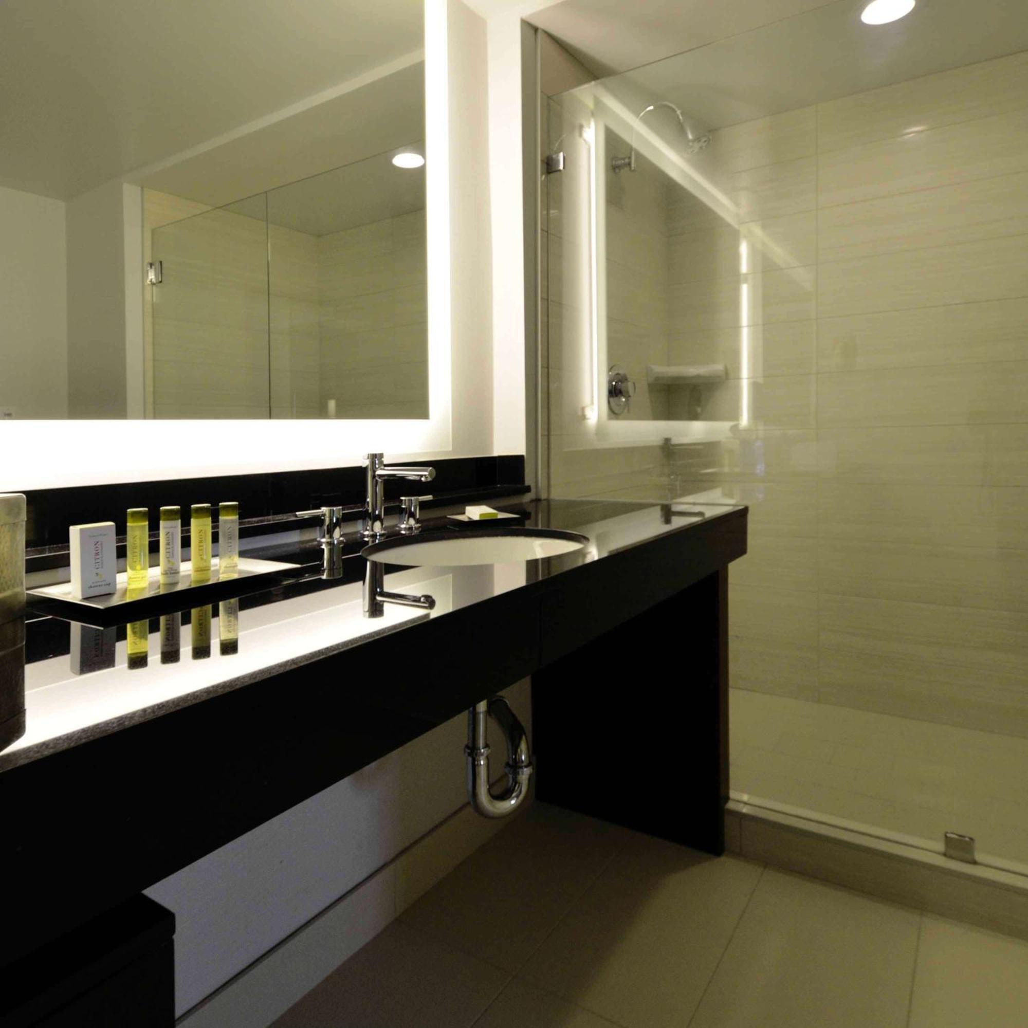 Doubletree By Hilton Newark-Fremont Hotel Екстериор снимка
