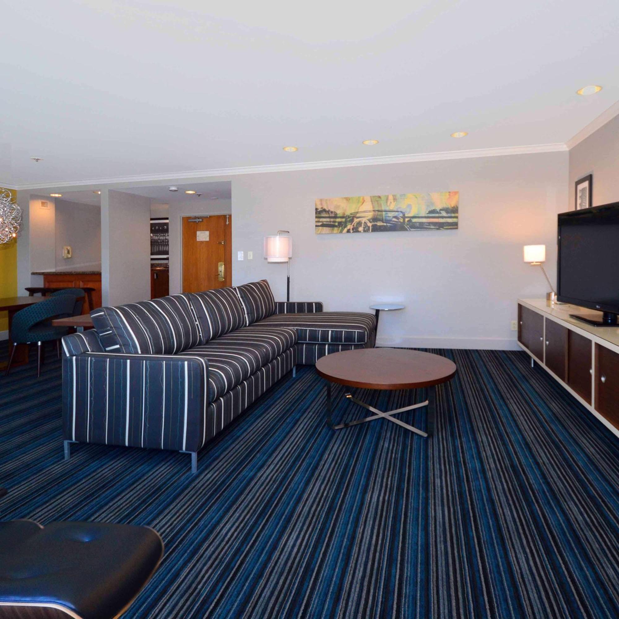Doubletree By Hilton Newark-Fremont Hotel Екстериор снимка