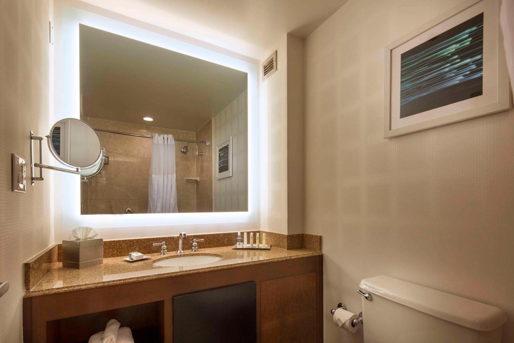 Doubletree By Hilton Newark-Fremont Hotel Екстериор снимка