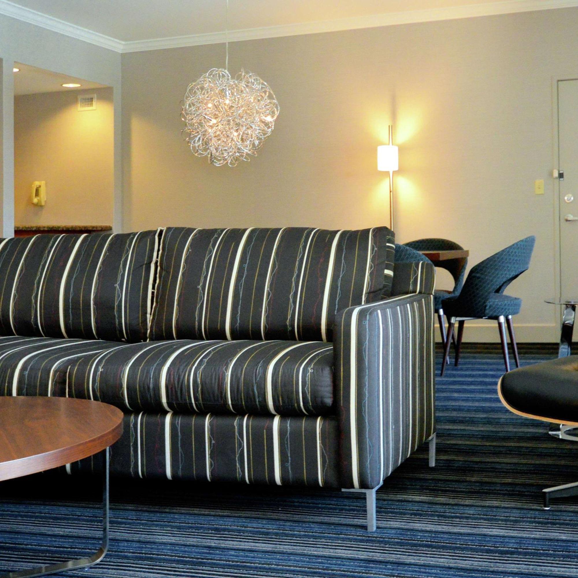 Doubletree By Hilton Newark-Fremont Hotel Екстериор снимка