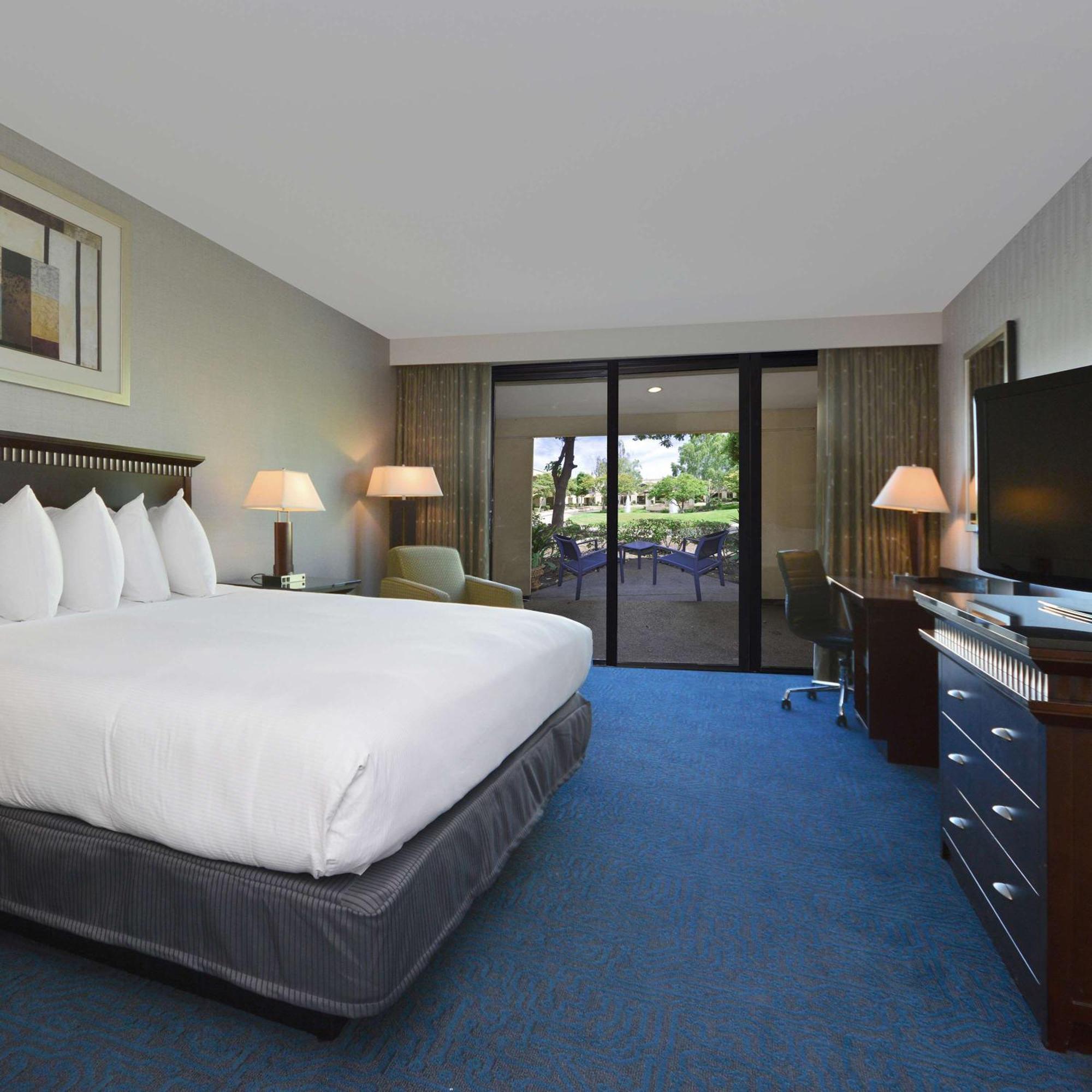 Doubletree By Hilton Newark-Fremont Hotel Екстериор снимка